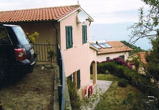 Terrasse mit Blick auf das Meer, Ferienhaus in Zanca